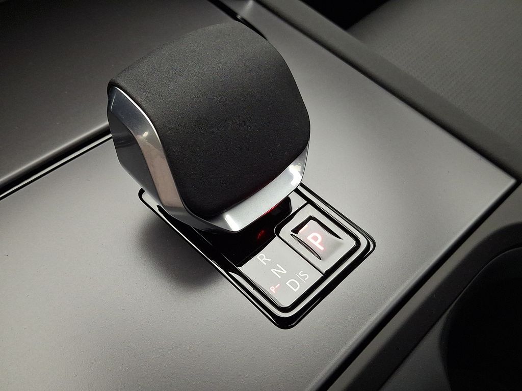 Thumbnail: 2026 Land Rover Discovery Sport - 12