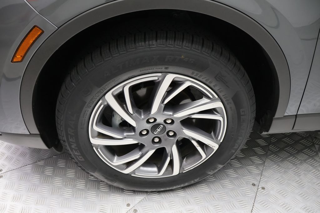 Thumbnail: 2023 Lincoln Corsair - 4