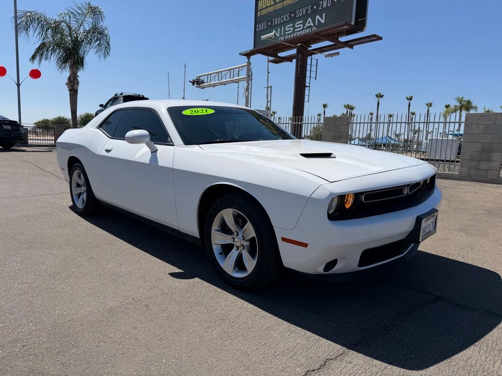 White 2021 Dodge Challenger SXT RWD Coupe Rear-Wheel Drive 8-Speed Automatic