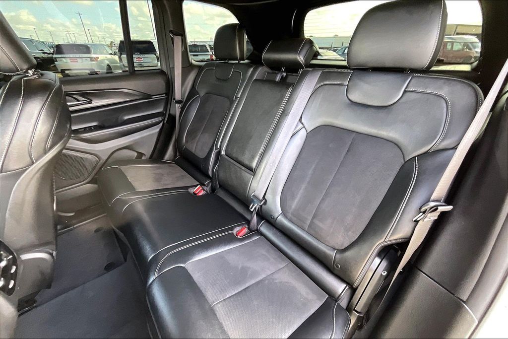 Used 2025 Jeep Grand Cherokee Altitude 4D Sport Utility