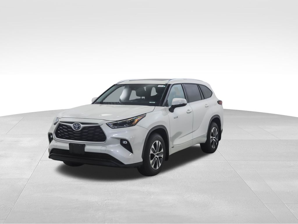 2021 Toyota Highlander XLE -
                Bloomington, MN