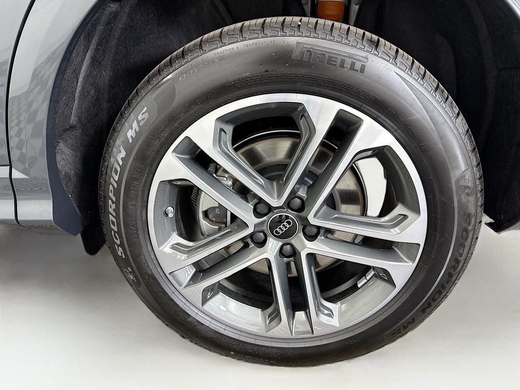 Thumbnail: 2025 Audi Q5 - 30