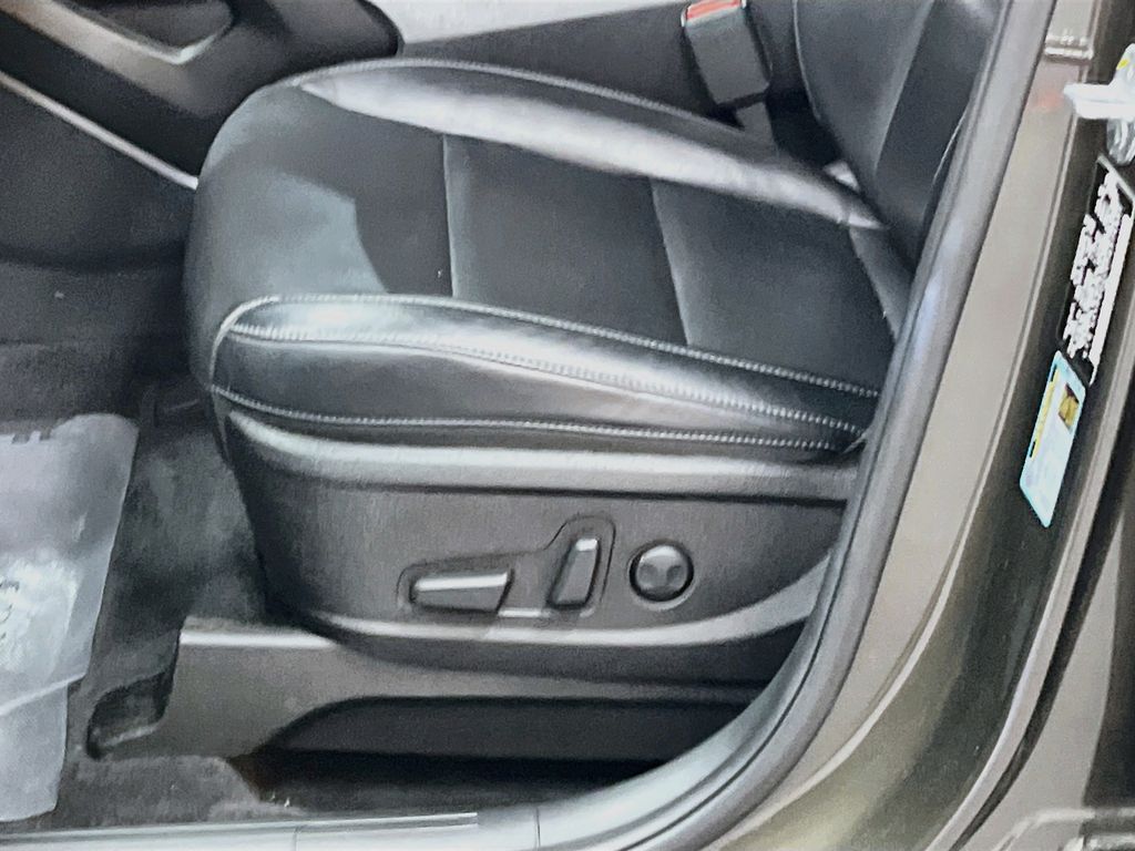 Used 2023 Dark Moss Kia S image 19