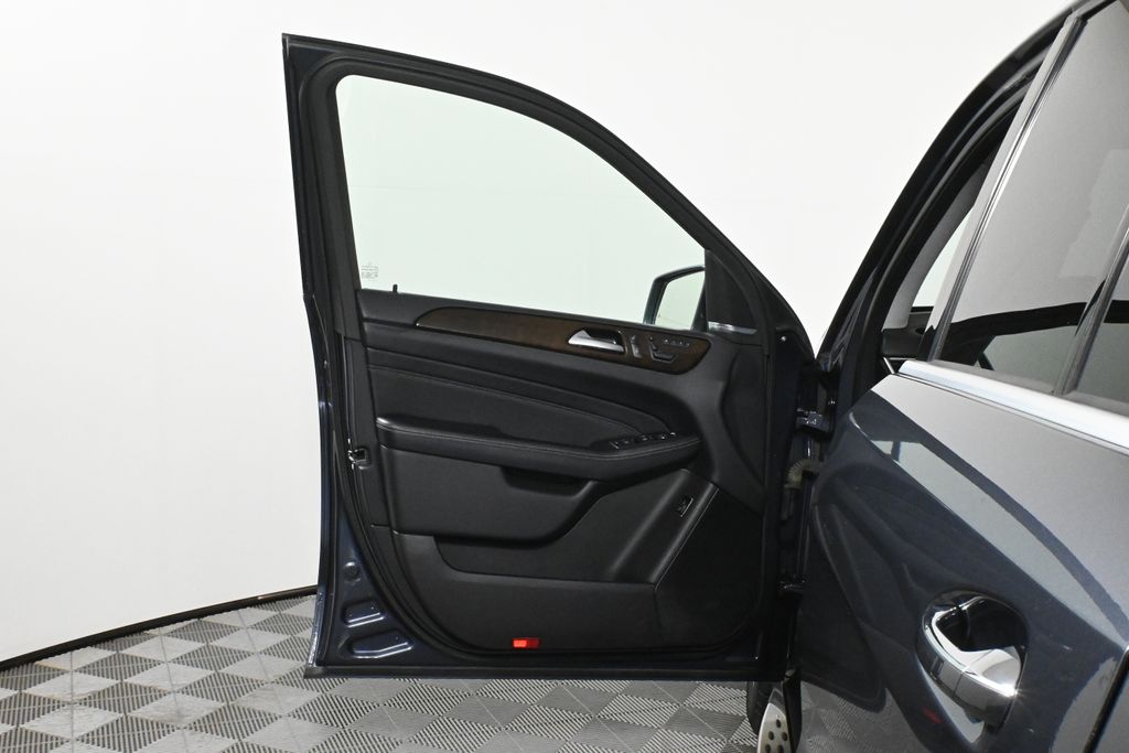 Thumbnail: 2015 Mercedes-Benz M-Class - 29