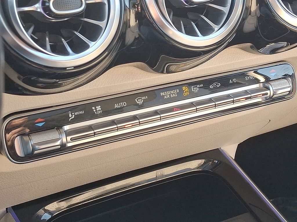 Thumbnail: 2023 Mercedes-Benz GLB - 16