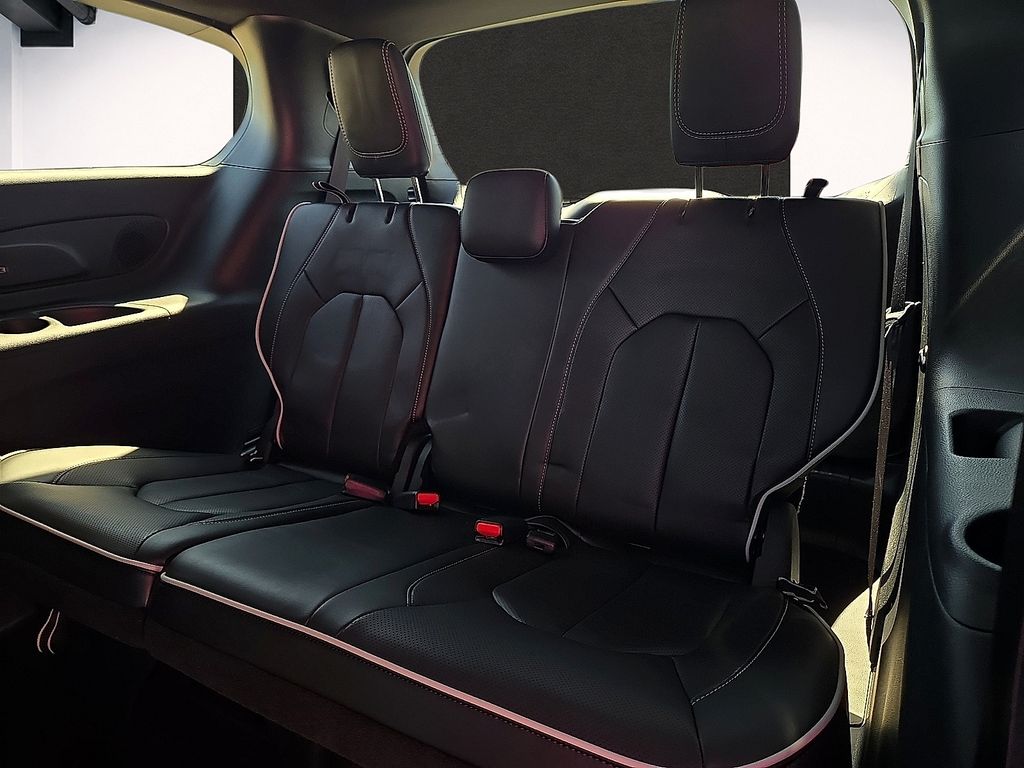 Used 2026 Chrysler Pacifica Limited For Sale in Farmington, AR