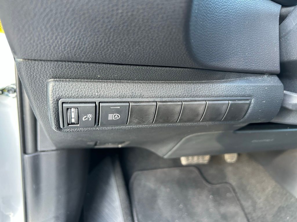 2024 Toyota Corolla LE 17