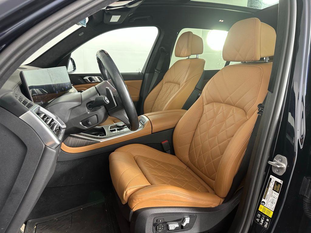 Thumbnail: 2023 BMW X7 - 14