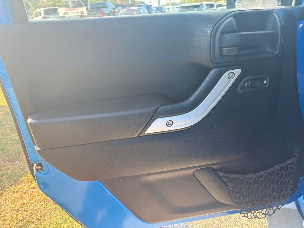 Thumbnail: 2016 Jeep Wrangler - 10