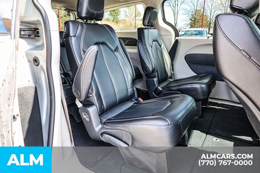 Used 2024 Silver Chrysler Touring L image 23