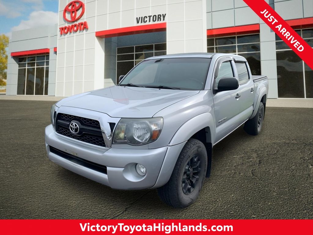 Silver Streak Mica 2011 Toyota Tacoma Double Cab V6 4WD Pickup Truck Four-Wheel Drive 5-Speed Automatic Overdrive