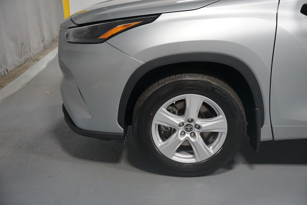 Thumbnail: 2024 Toyota Highlander - 5