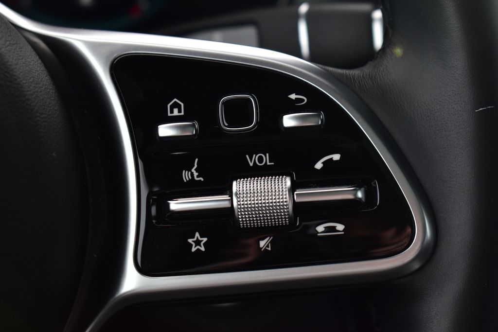 Thumbnail: 2022 Mercedes-Benz GLC - 17