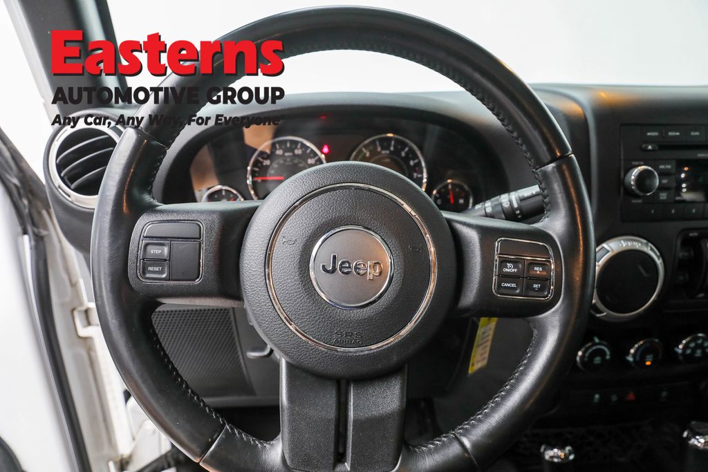Used 2018 White Jeep Unlimited Sahara image 10