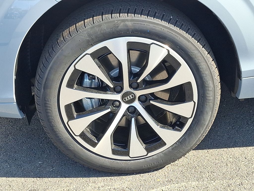 Thumbnail: 2026 Audi Q3 - 5