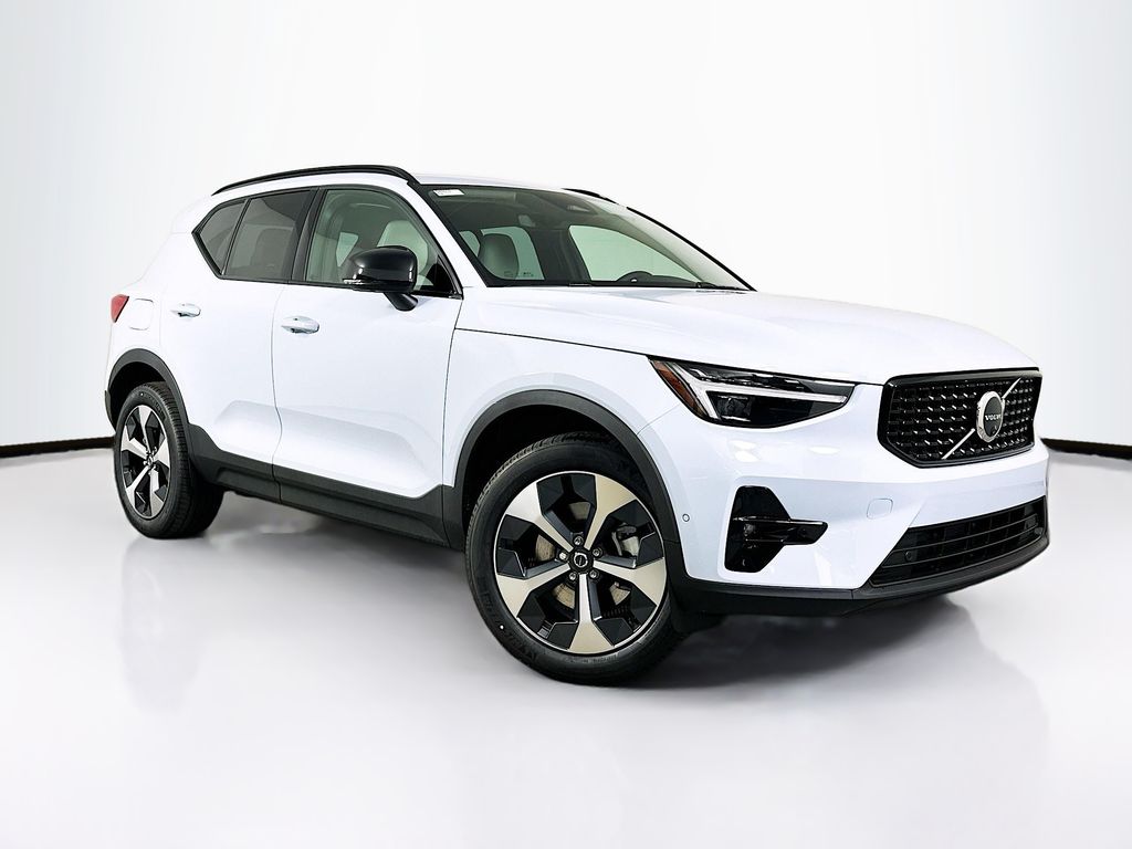 2026 Volvo XC40 B5 Plus