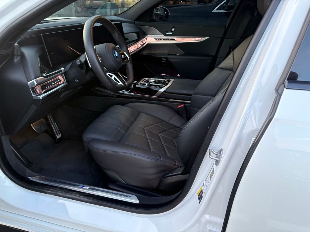 Thumbnail: 2025 BMW i7 - 7