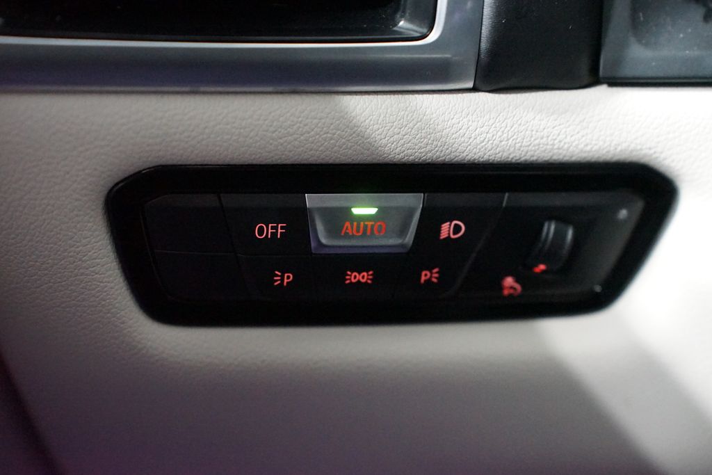 Thumbnail: 2019 BMW 8 Series - 25