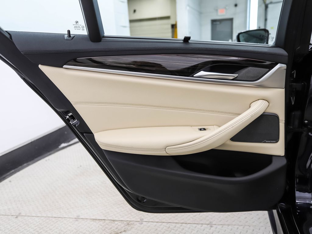 Thumbnail: 2020 BMW 5 Series - 20