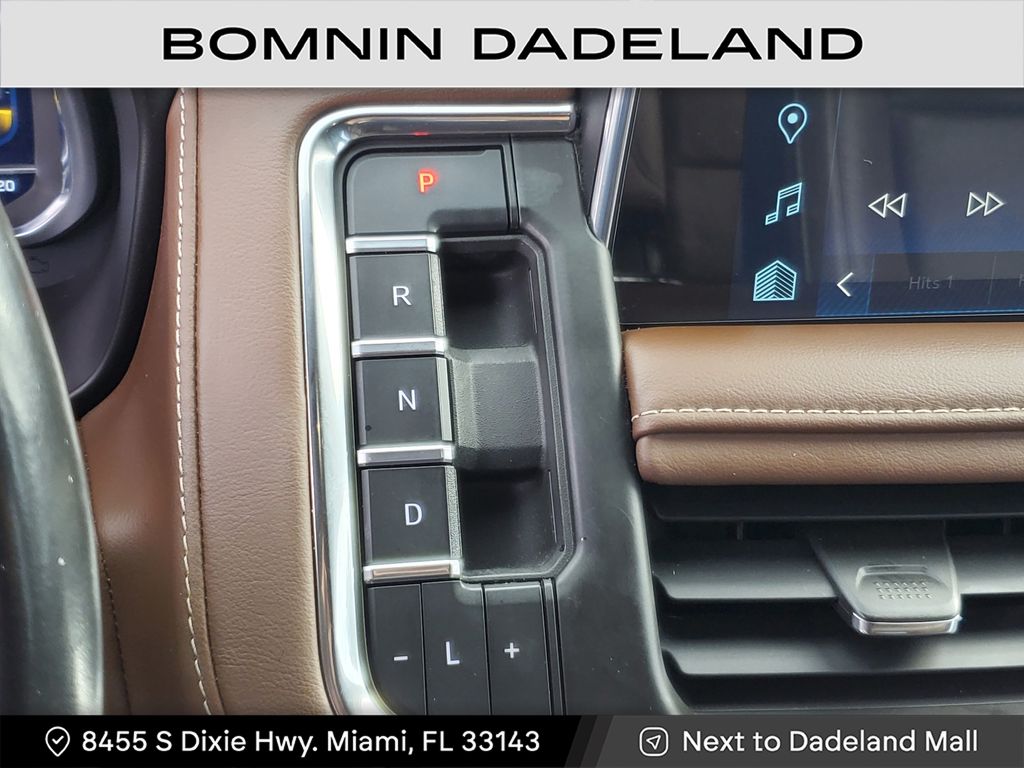 2022 Chevrolet Suburban High Country photo