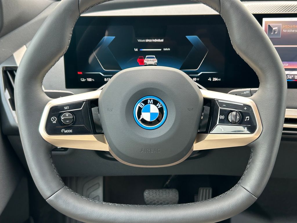 2025 BMW iX xDrive50 19