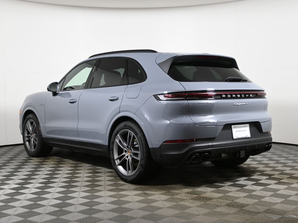 Thumbnail: 2026 Porsche Cayenne - 3