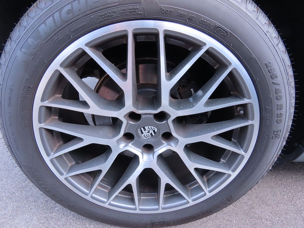 Thumbnail: 2018 Porsche Macan - 12