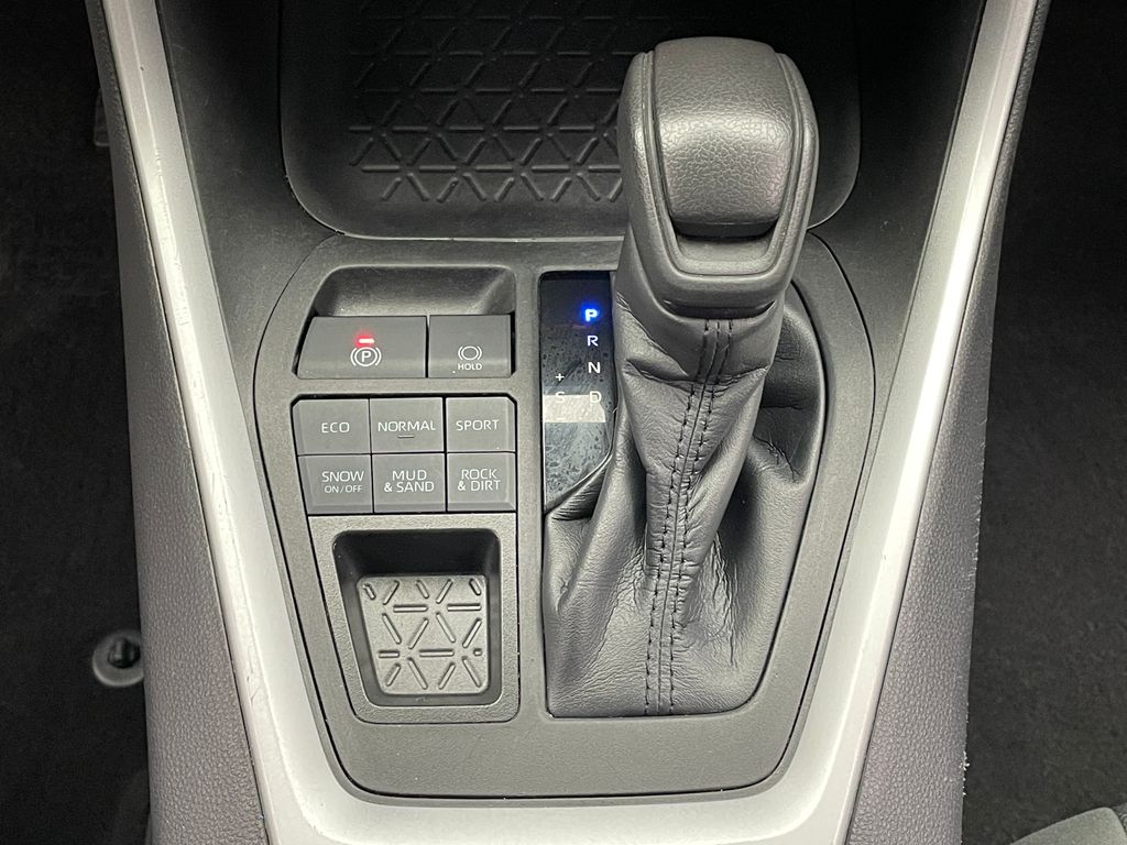 2022 Toyota RAV4 XLE 29