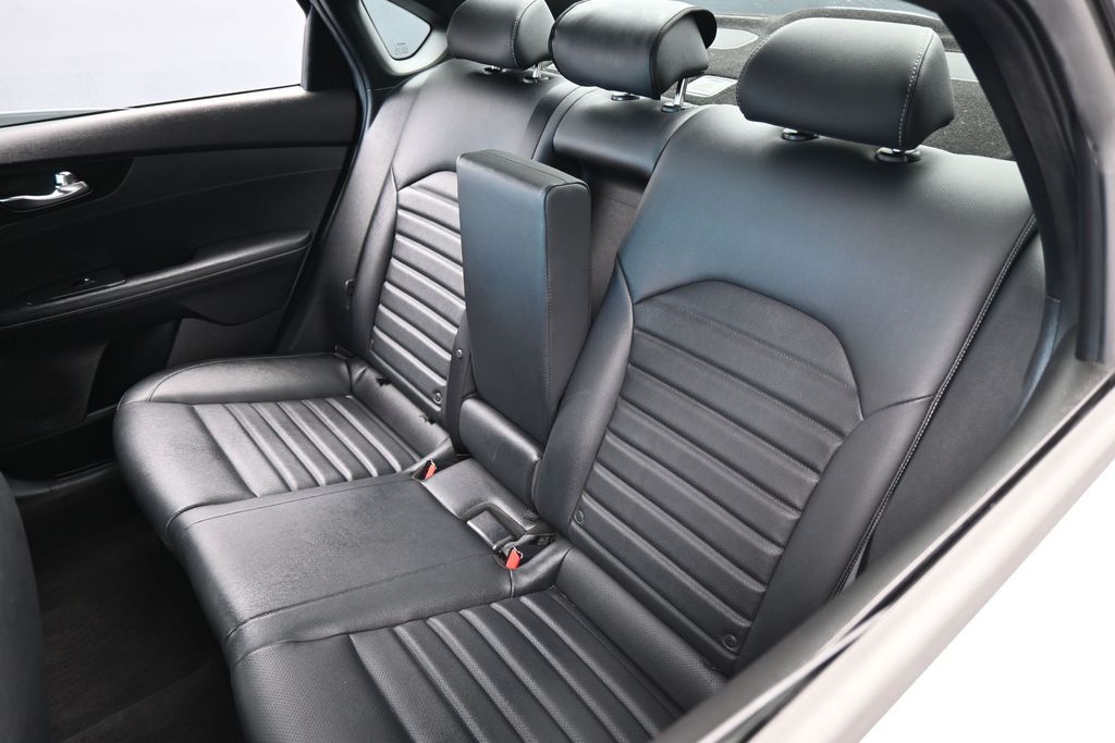 Used 2024 Snow White Pearl Kia GT-Line image 39