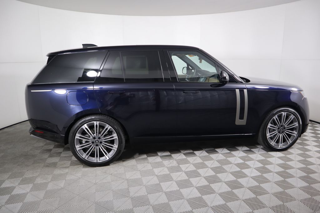 2025 Land Rover Range Rover SE 4