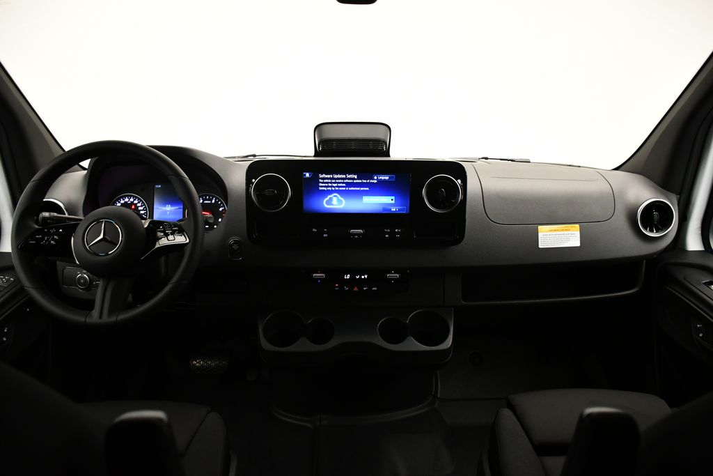 Thumbnail: 2025 Mercedes-Benz Sprinter - 11