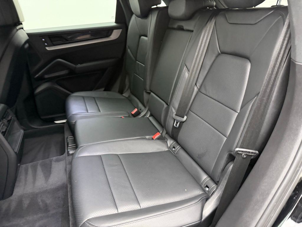 Thumbnail: 2024 Porsche Cayenne - 24