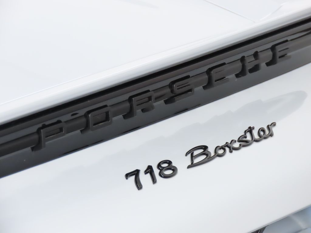 2024 Porsche 718 Boxster  17