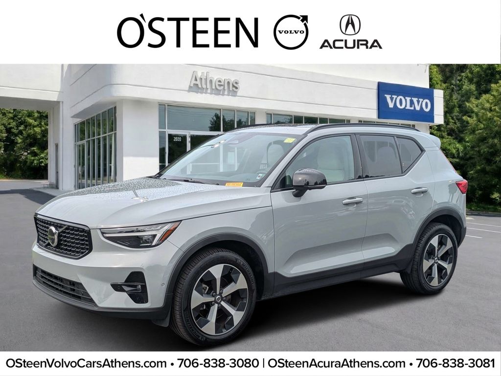  2026 Volvo XC40 B5 Plus AWD   
