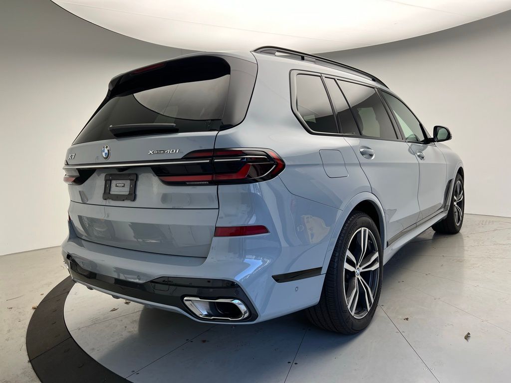 Thumbnail: 2023 BMW X7 - 3