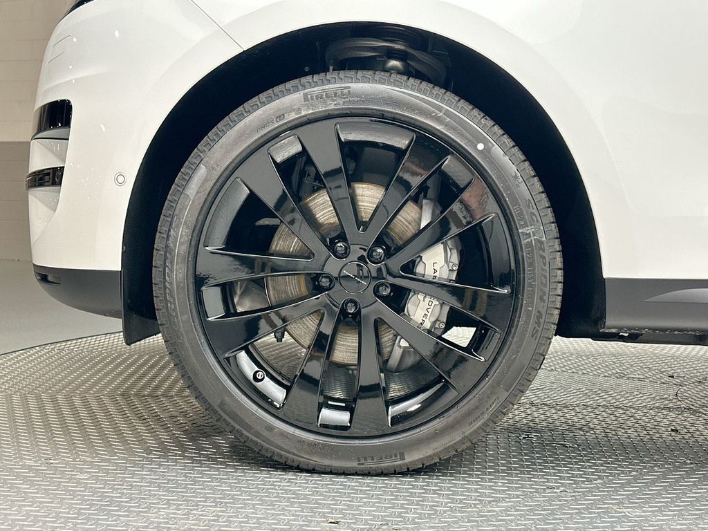 Thumbnail: 2026 Land Rover Range Rover Sport - 5