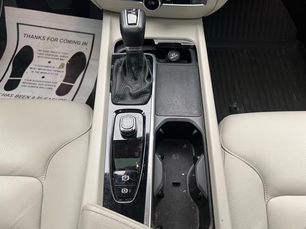 Thumbnail: 2022 Volvo S60 - 12