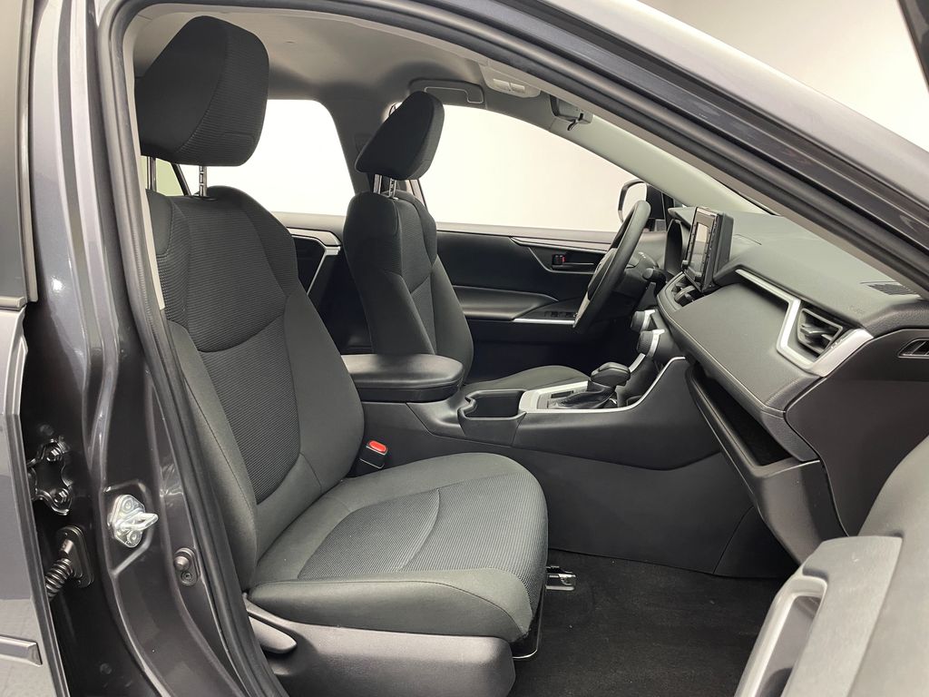 2022 Toyota RAV4 LE 17