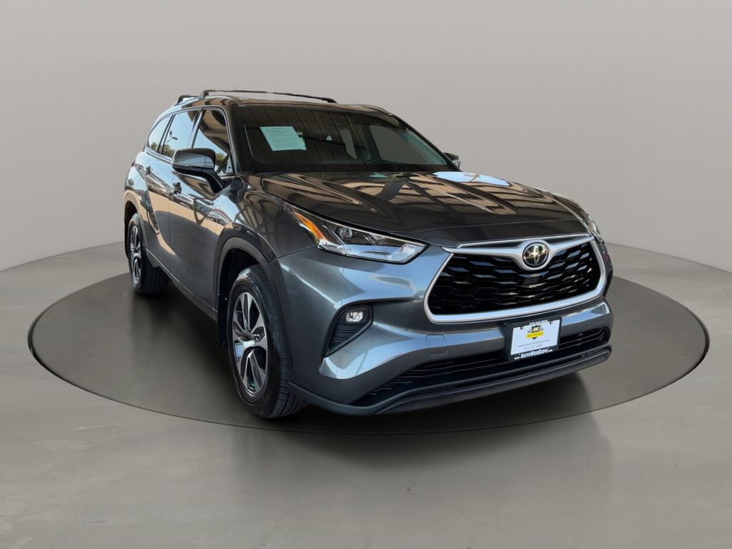 Magnetic Gray Metallic 2021 Toyota Highlander SUV / Crossover Front-Wheel Drive 8-Speed Automatic