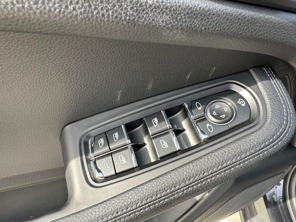 Thumbnail: 2023 Porsche Macan - 20