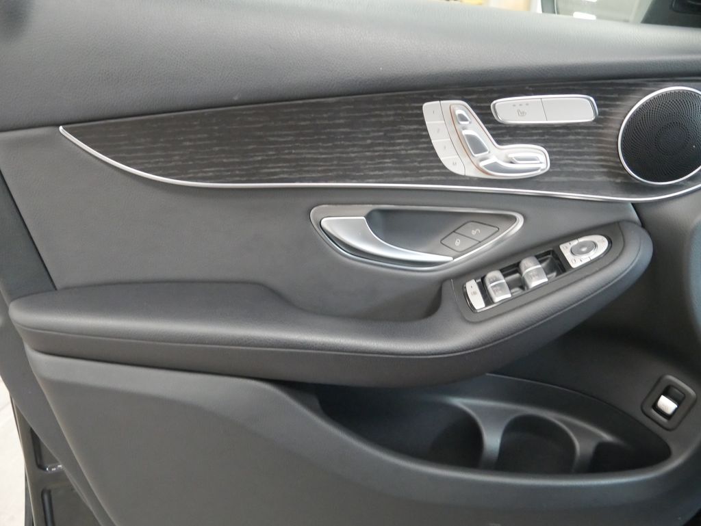 Thumbnail: 2022 Mercedes-Benz GLC - 16