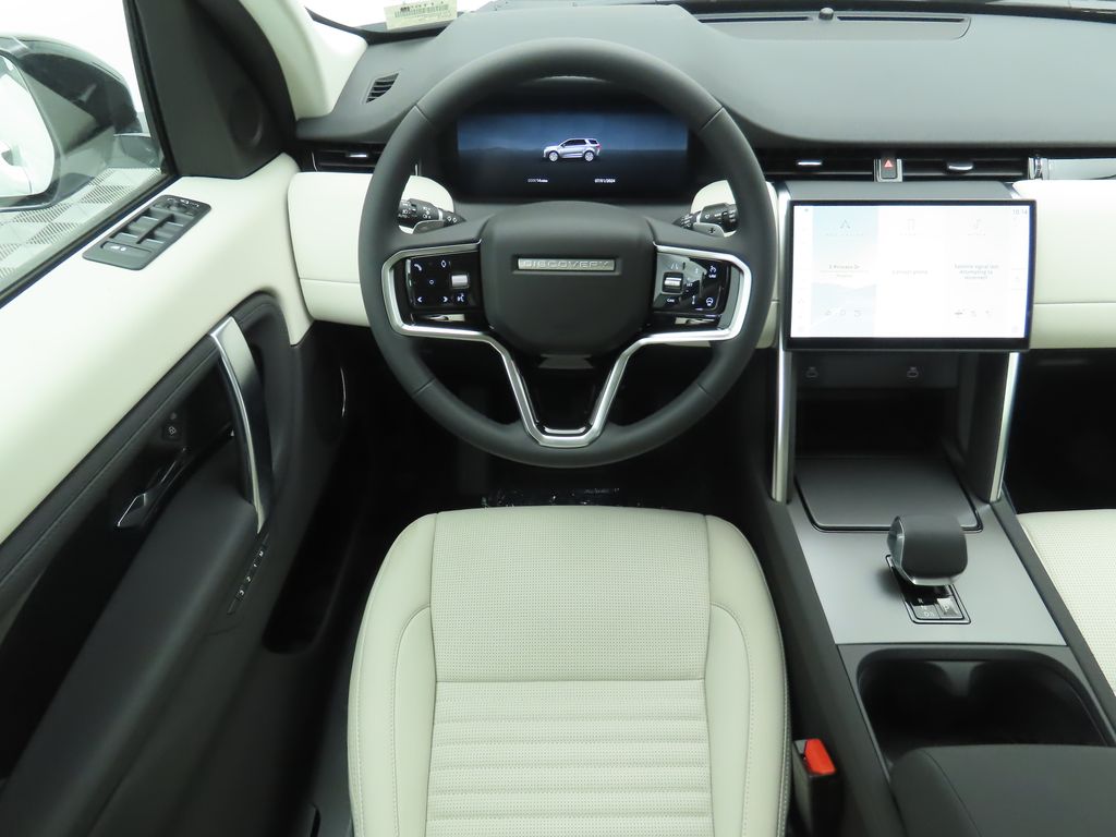 Thumbnail: 2024 Land Rover Discovery Sport - 10