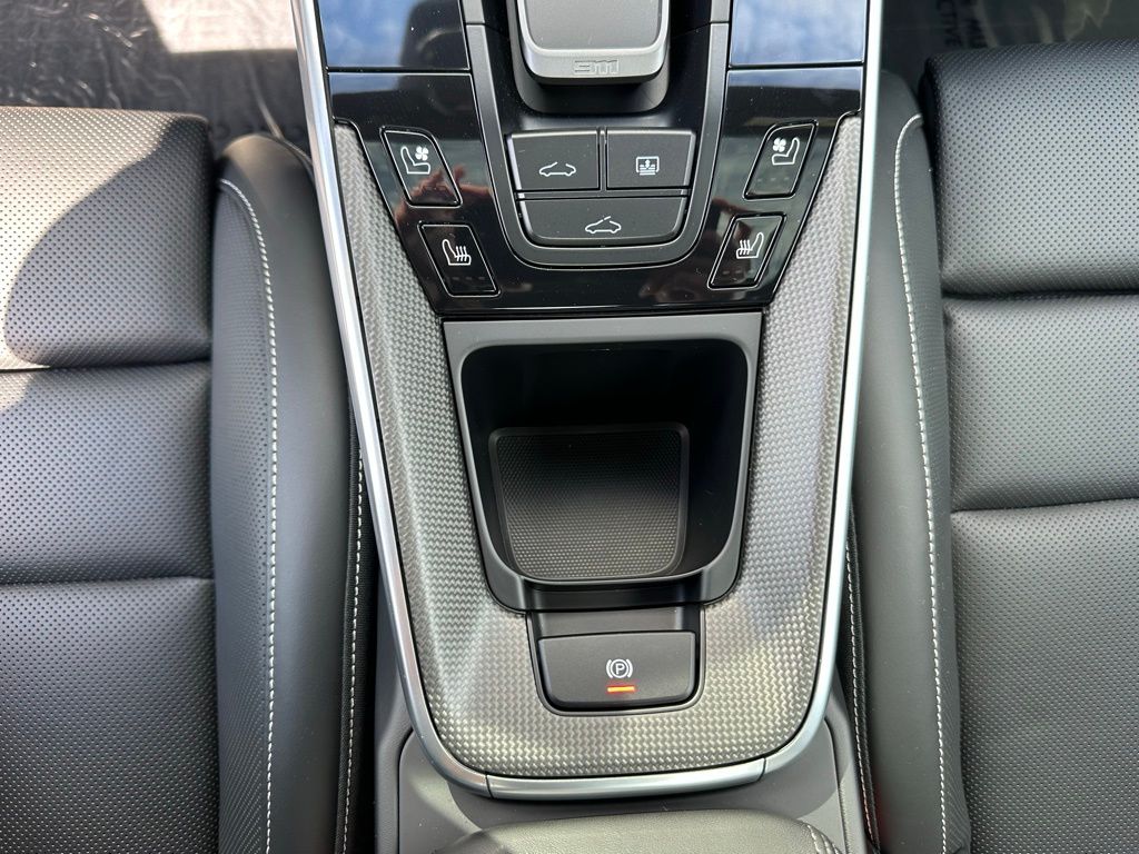 Thumbnail: 2022 Porsche 911 - 27