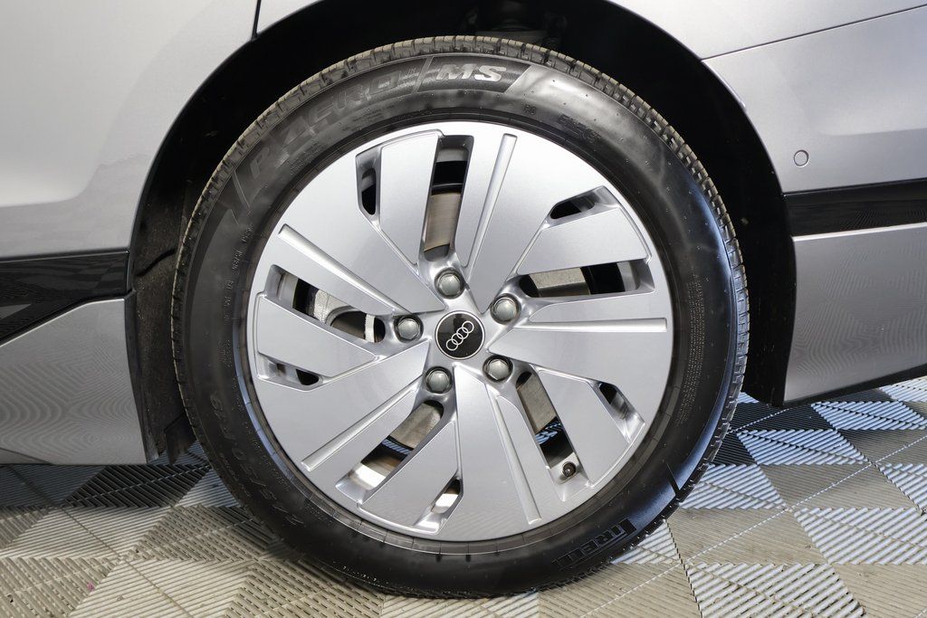 Thumbnail: 2025 Audi e-tron S - 16