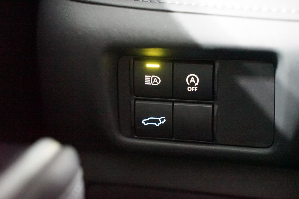 Thumbnail: 2023 Toyota Highlander - 24