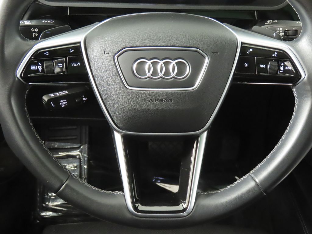 Thumbnail: 2022 Audi e-tron - 15