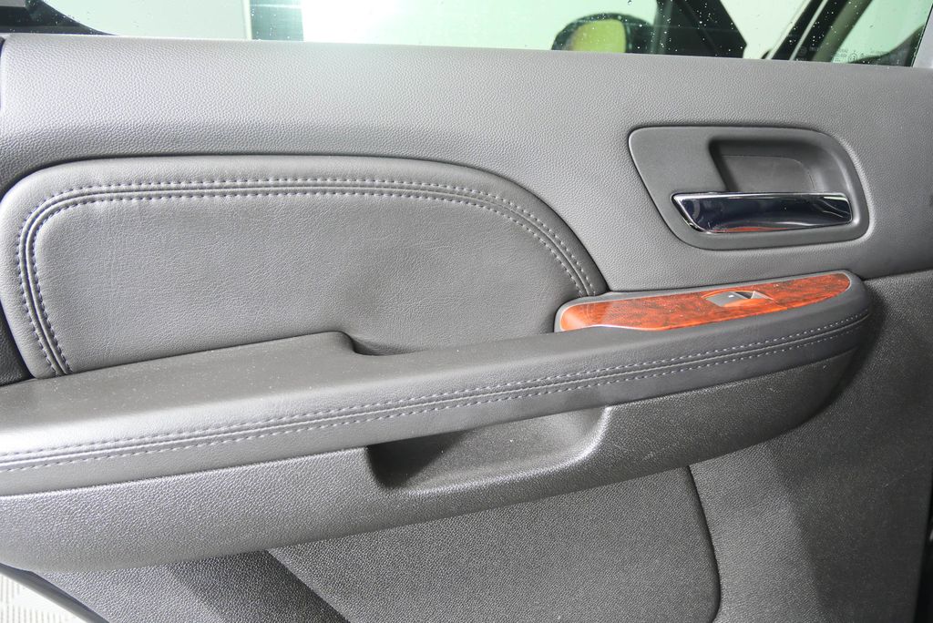 Thumbnail: 2010 Cadillac Escalade - 13