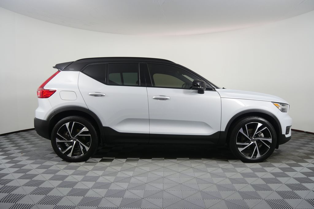 Thumbnail: 2022 Volvo XC40 - 2