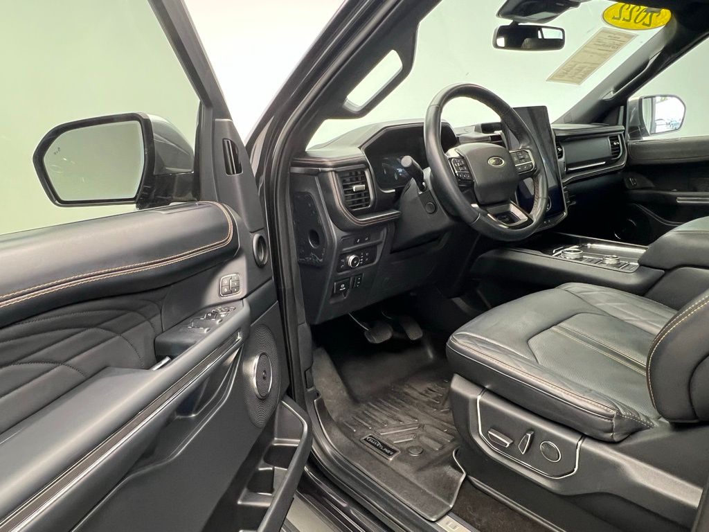 Thumbnail: 2022 Ford Expedition - 24