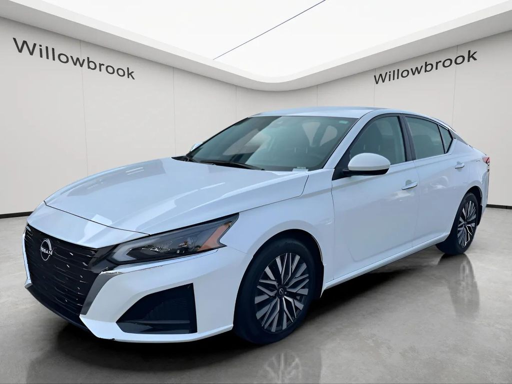 Pearl White Tricoat 2023 Nissan Altima Sedan Front-Wheel Drive Continuously Variable Transmission